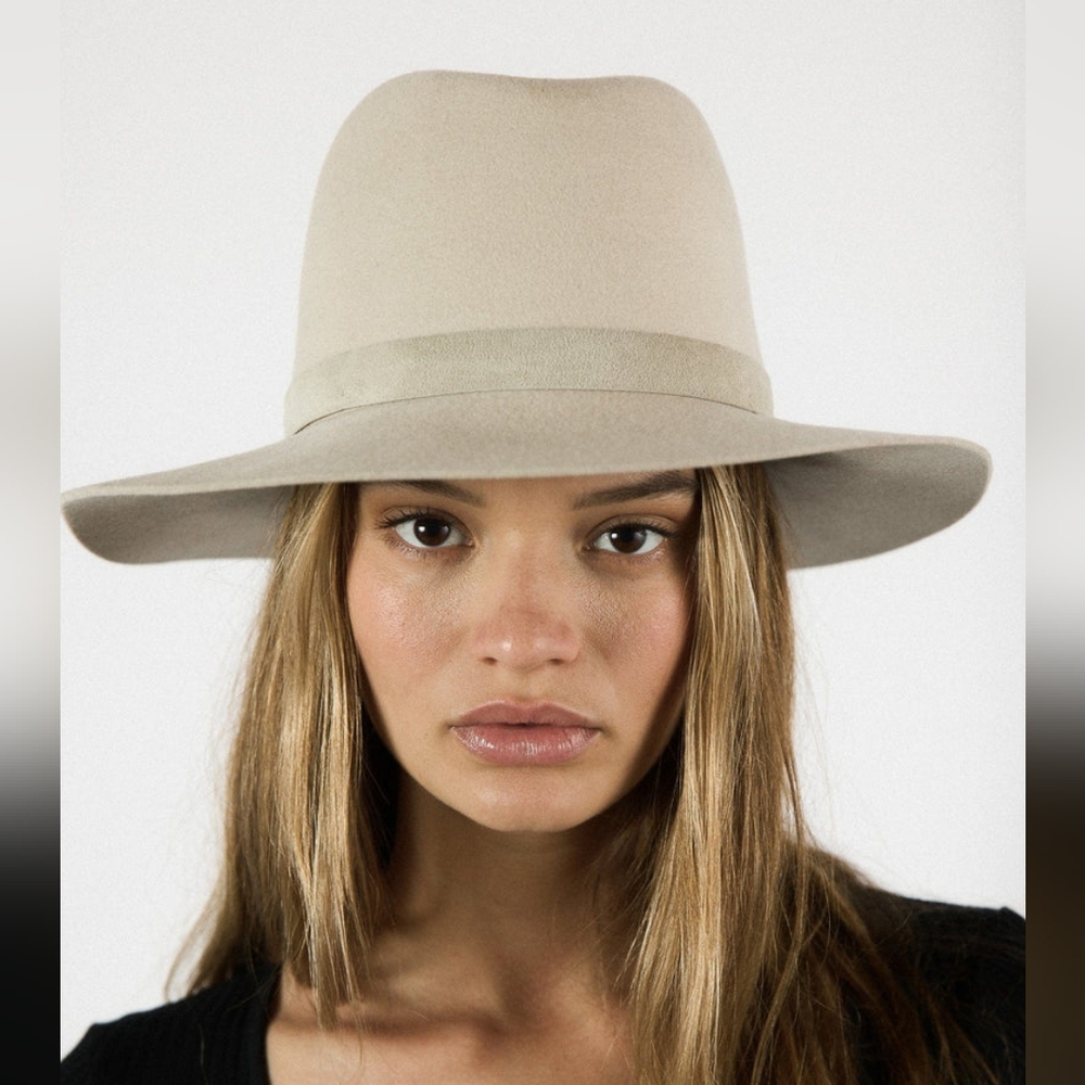 Janessa Leone Corinne Fedora in Fog. Size Small